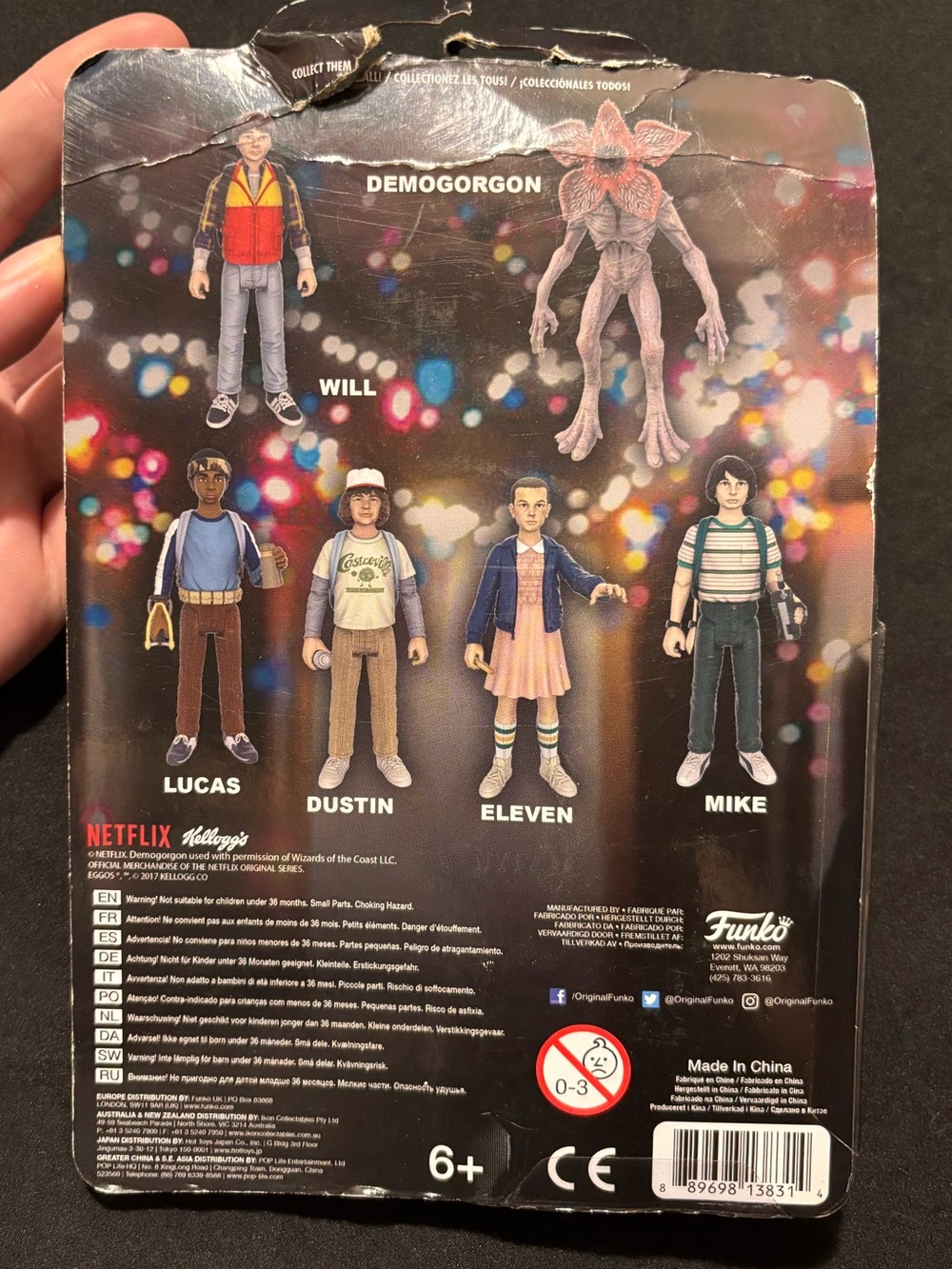 Stranger Things “Eleven” Action Figure (2017) - Picture 3 of 4